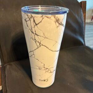 Marble Tumbler - White and Black swig tumbler
